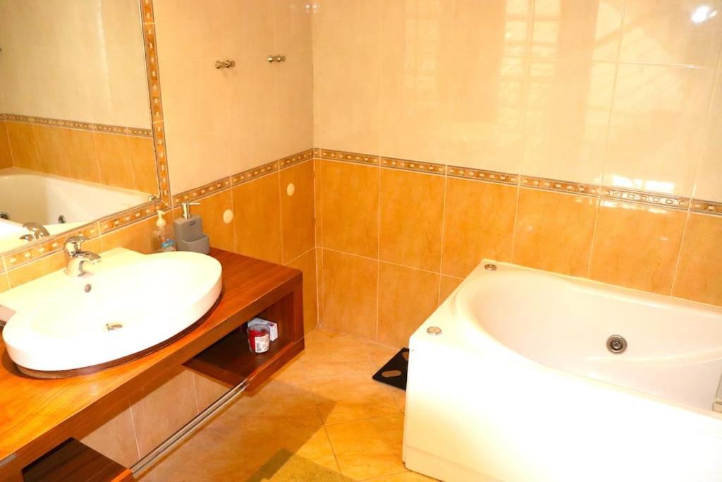 Sea Breeze House Ericeira - Ribeira Dilhas Beach Eksteriør billede